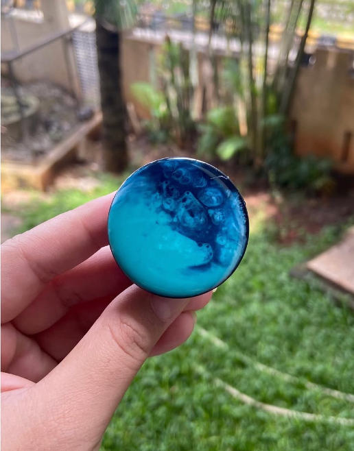 Beach Waves Handmade Resin Phone Grip – handmade product view 5
